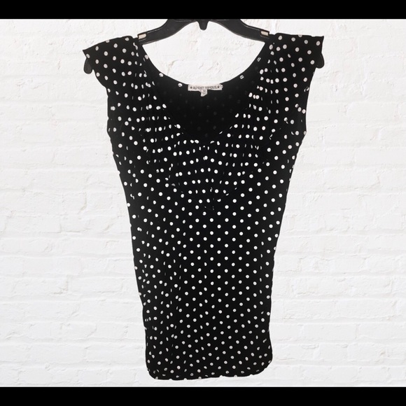 Almost Famous Black & White Polka Dot Sleeveless Top. Sz M.